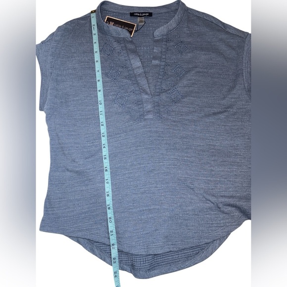 Cable & Gauge Cap Sleeve Henley V-Neck Tee w Floral Embroidery Sz X-Small NWT - Picture 9 of 9